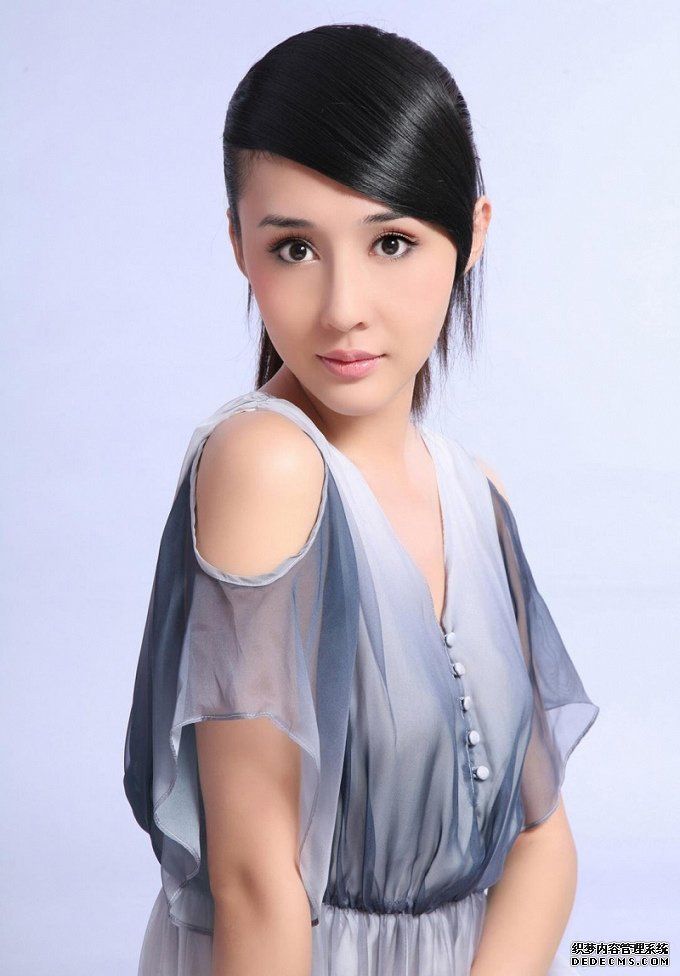 大眼睛美女图片