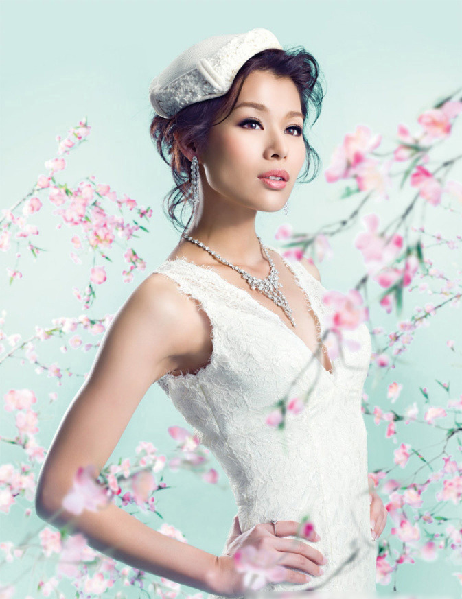中国香港歌手女演员艳星胡杏儿性感美背诱惑写真图片 中国香港歌手女演员艳星胡杏儿性感美背诱惑写真图片