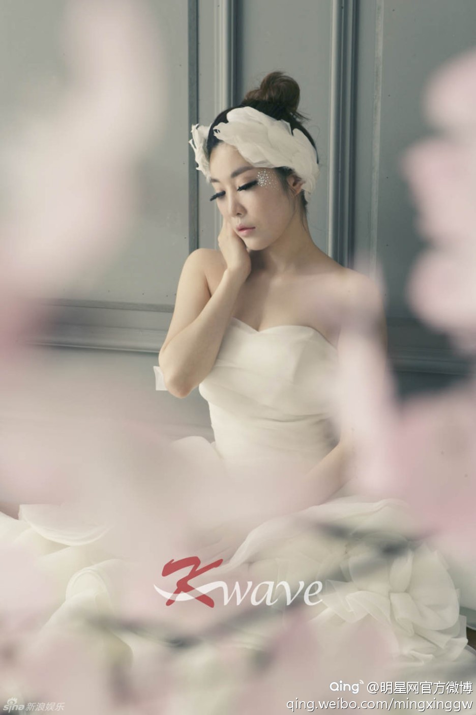 杜若溪冰雪女神完美婚纱女神露性感写真图片
