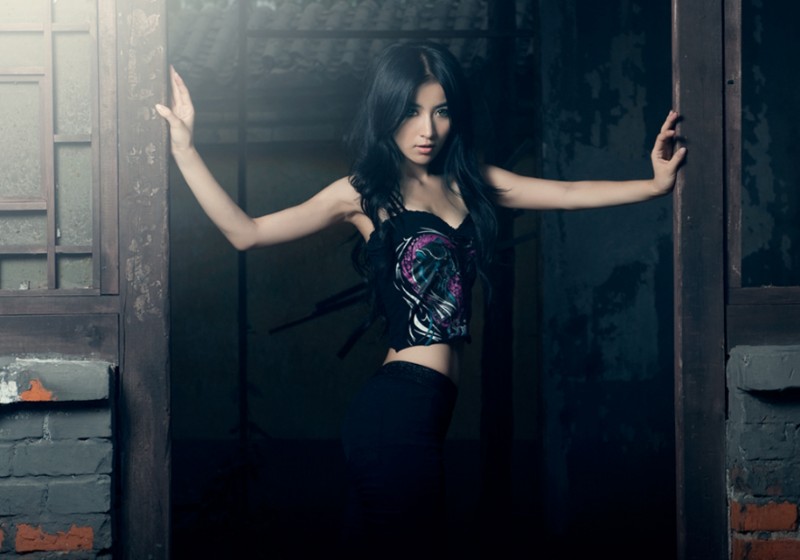 美女何静图片