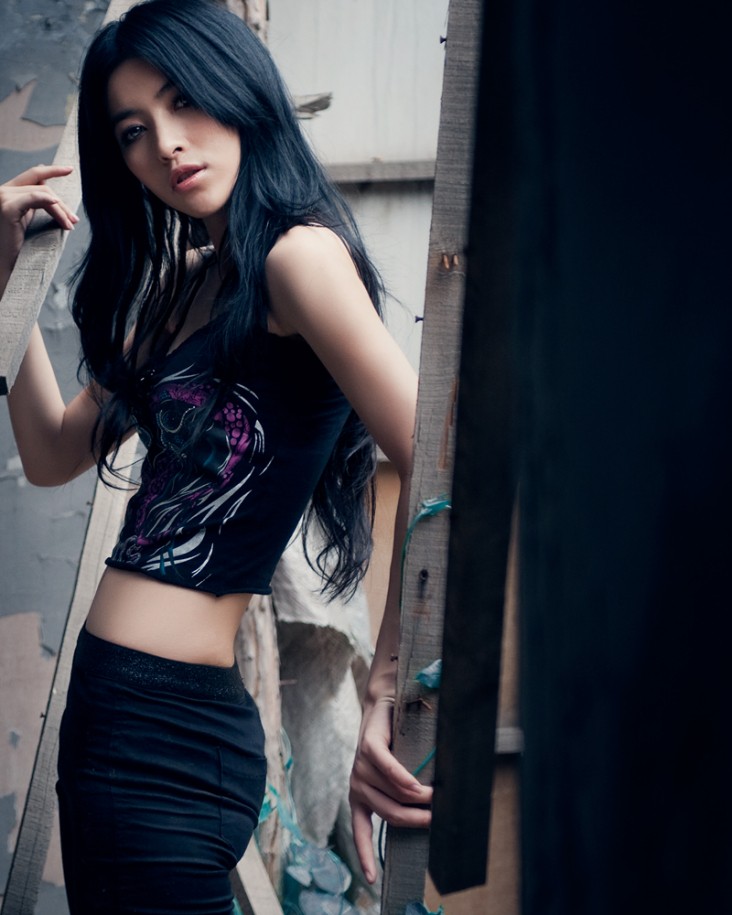 美女何静图片
