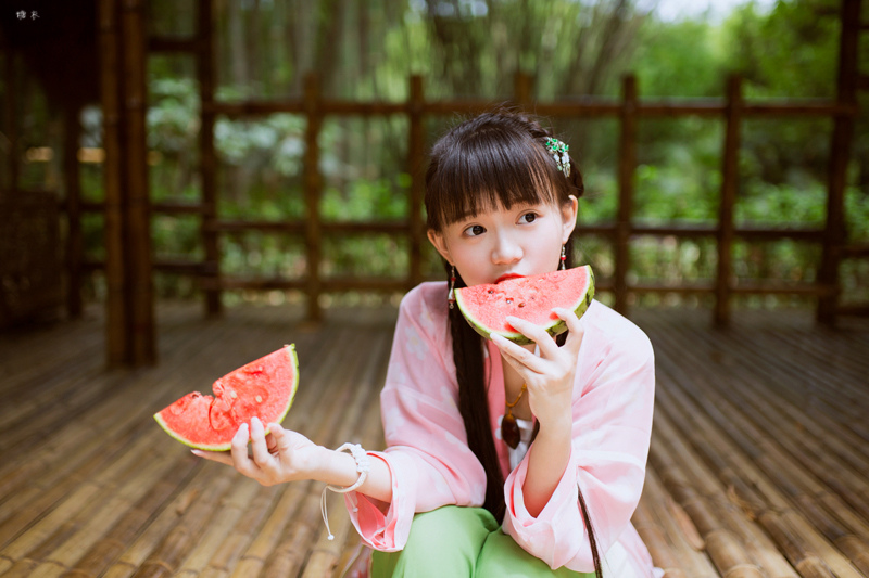 双胞胎美女图片