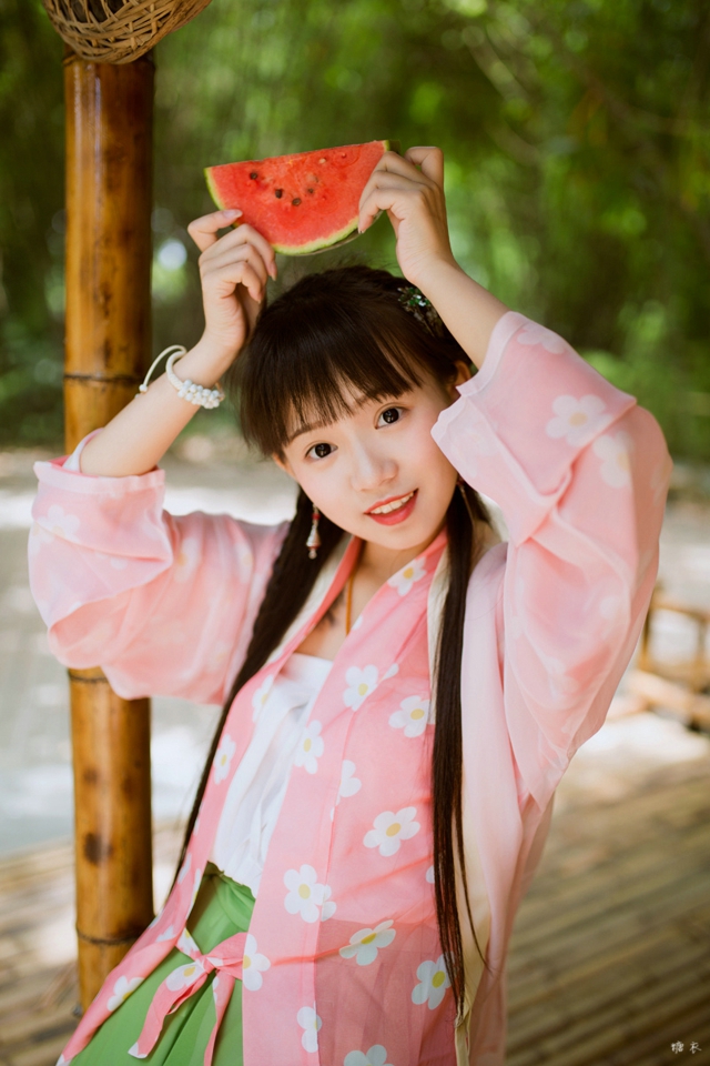 双胞胎美女图片