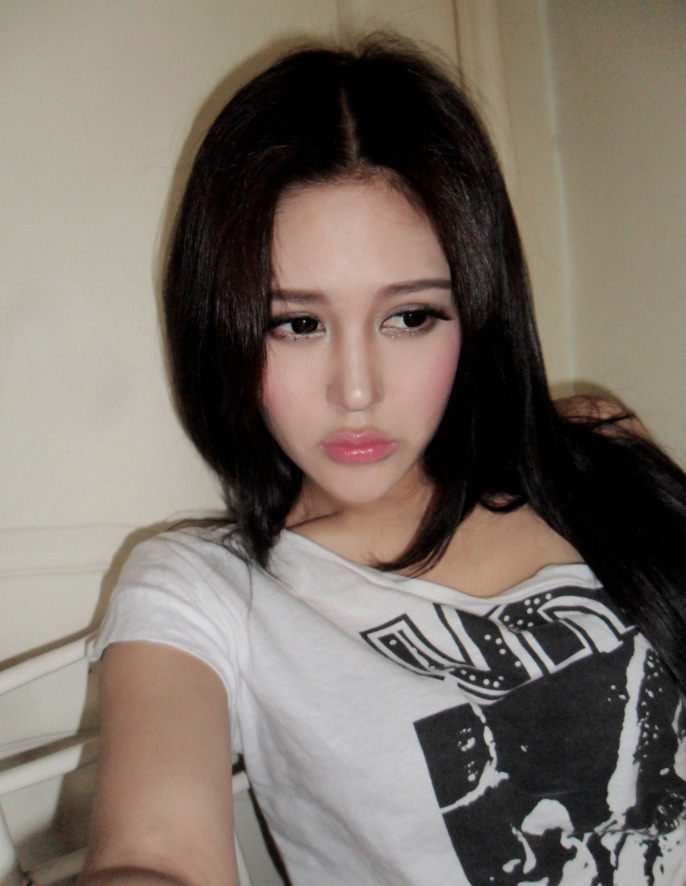 大眼睛美女图片