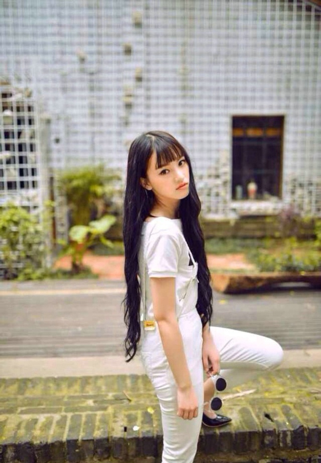 情色女王坛蜜迷情眼神 抛胸露乳诱惑至极图片