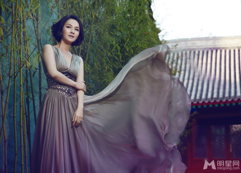 演员谢兰春季造型多变优雅写真  气质熟女图片