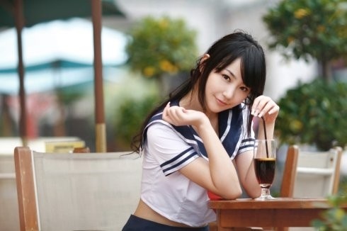 超像林志玲的美丽校花 甜美校服装写真图片