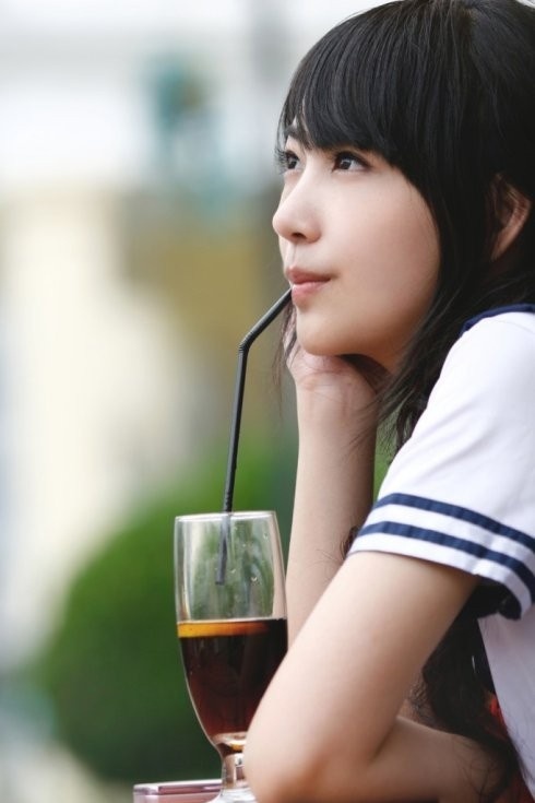 超像林志玲的美丽校花 甜美校服装写真图片