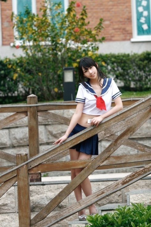 超像林志玲的美丽校花 甜美校服装写真图片