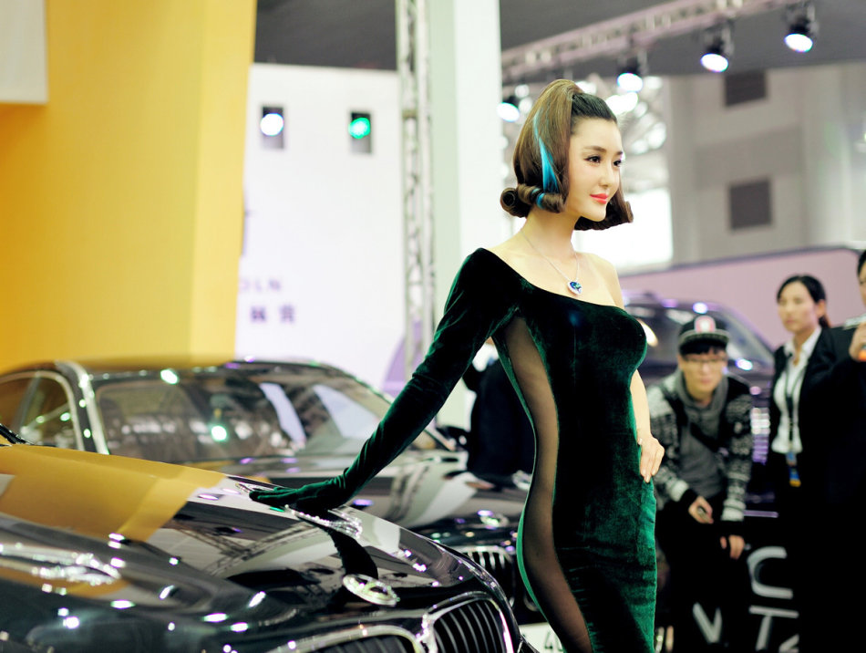 高清中国内地美女皮衣诱惑性感李颖芝机车造型帅气迷人车模美女图图片