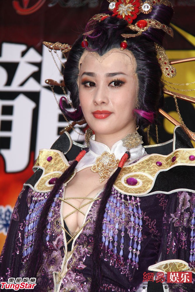 芙蓉姐姐紧身裙亮相瘦至85斤堪称“励志姐”图片