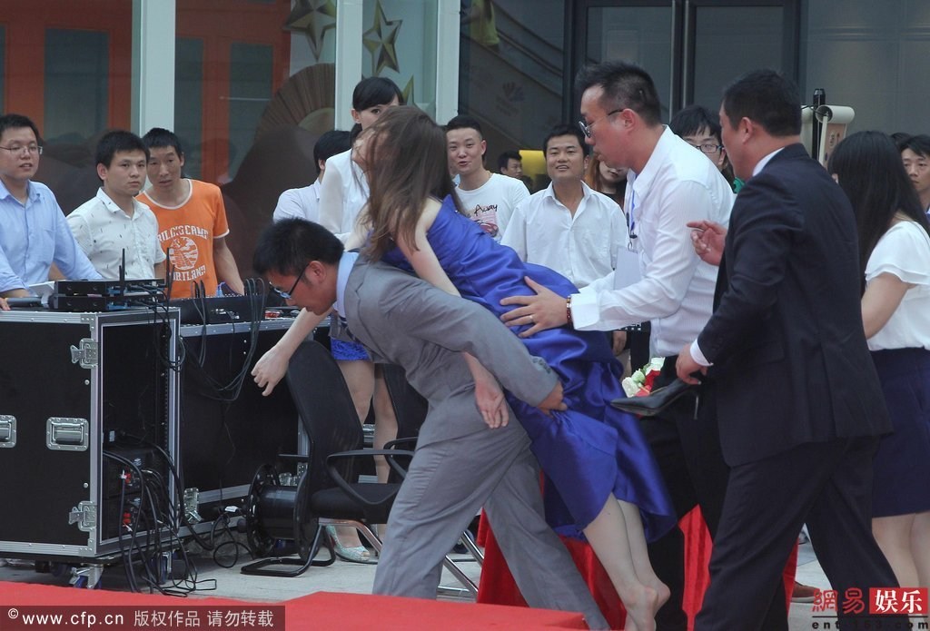 林心如完美妆容登杂志封面图片