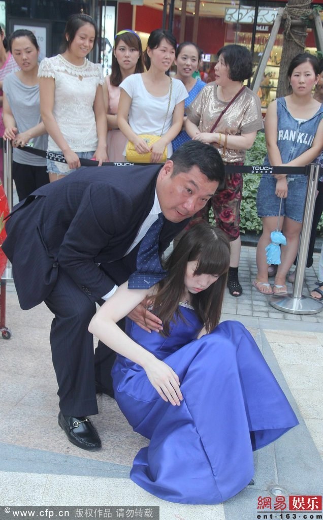 林心如完美妆容登杂志封面图片
