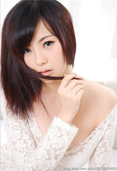 情色女王坛蜜迷情眼神 抛胸露乳诱惑至极图片