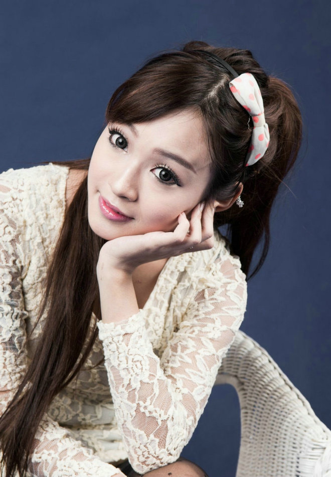大眼睛美女图片