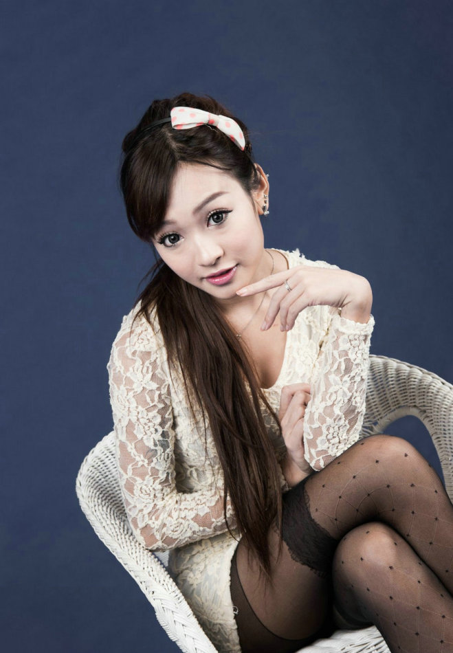 大眼睛美女图片
