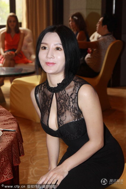 高清陕西省延安美女F杯潘春春蕾丝裙呼之欲出图片