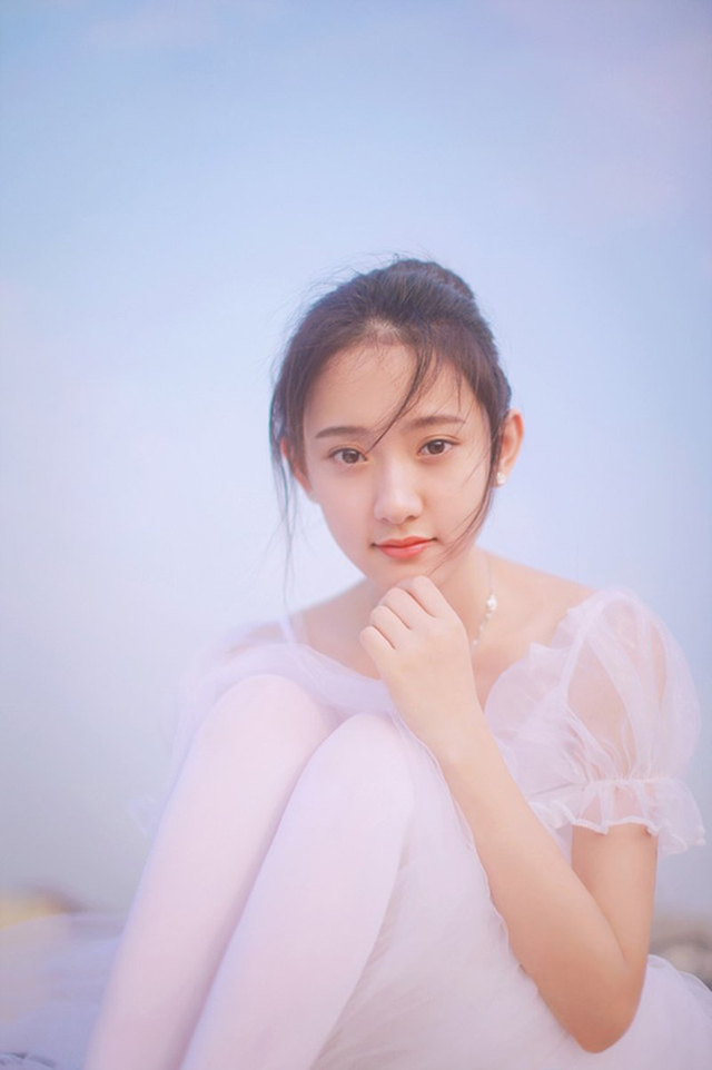 美女修长嫩白大长腿性感私房诱惑写真图片