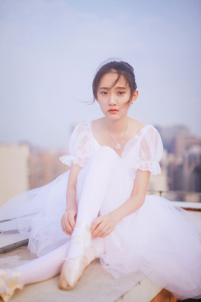 美女修长嫩白大长腿性感私房诱惑写真图片