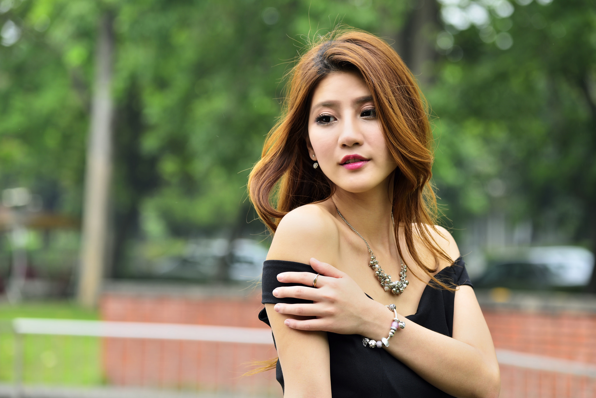 高清中国内地美女皮衣诱惑性感李颖芝机车造型帅气迷人车模美女图图片