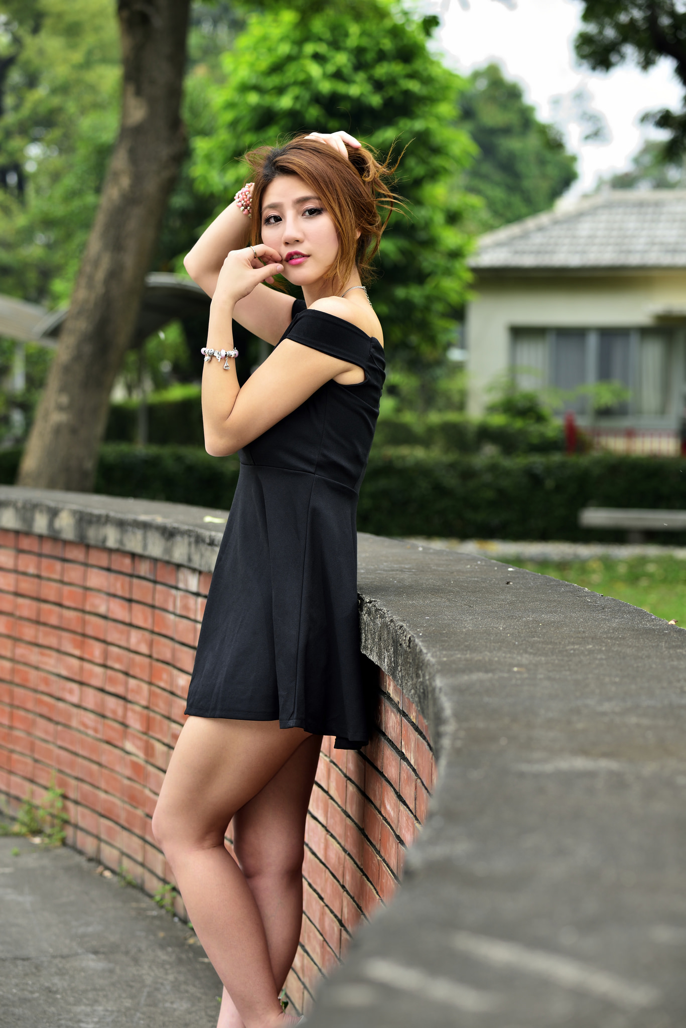 高清中国内地美女皮衣诱惑性感李颖芝机车造型帅气迷人车模美女图图片