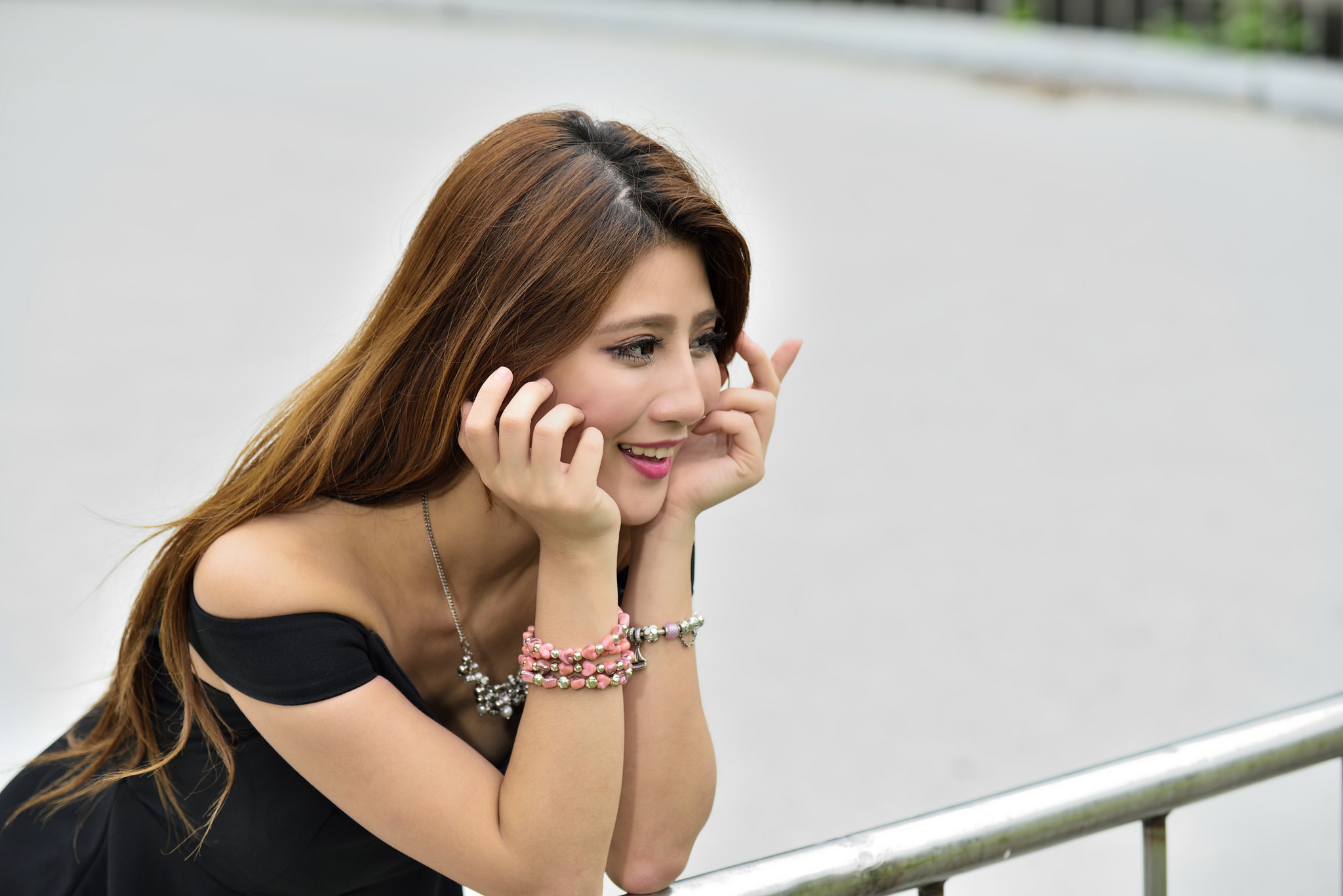 高清中国内地美女皮衣诱惑性感李颖芝机车造型帅气迷人车模美女图图片