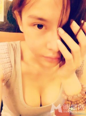 王若伊图片