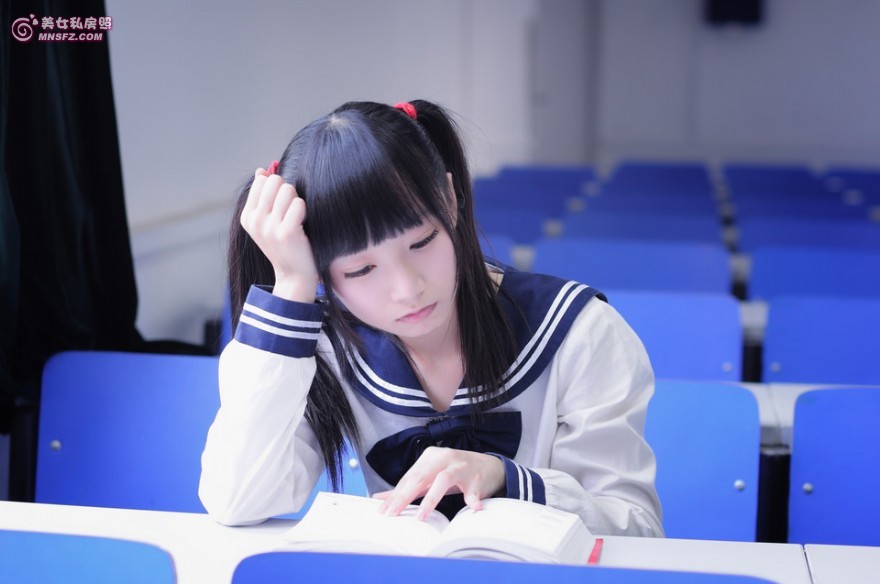 校园清纯小MM 可爱校服短萌妹子校园写真图片