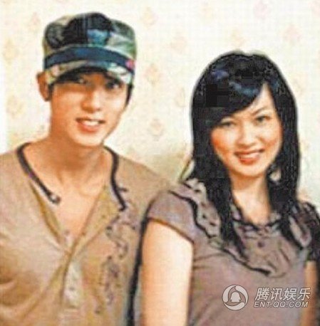 吴尊喜添子 与女儿亲密一家四口照曝光图片