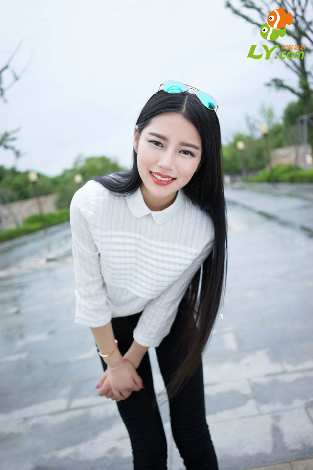 高清中国内地美女车模李颖芝性感长腿么私房照写真图片下载图片