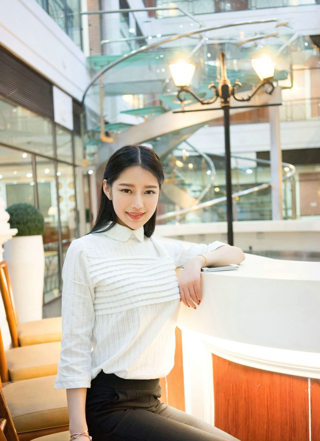 高清中国内地美女车模李颖芝性感长腿么私房照写真图片下载图片