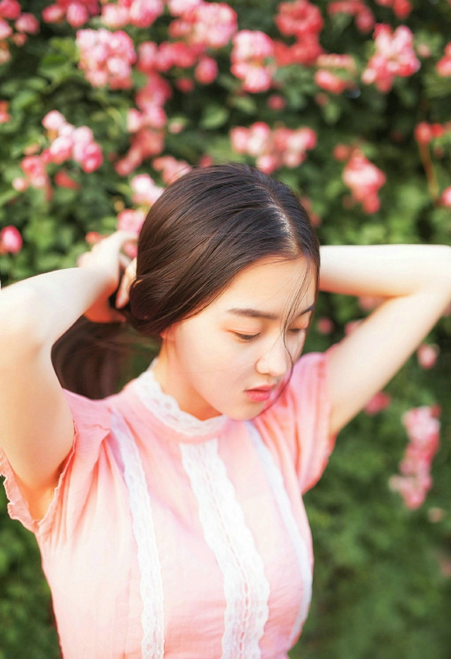高清中国内地美女车模李颖芝性感长腿么私房照写真图片下载图片