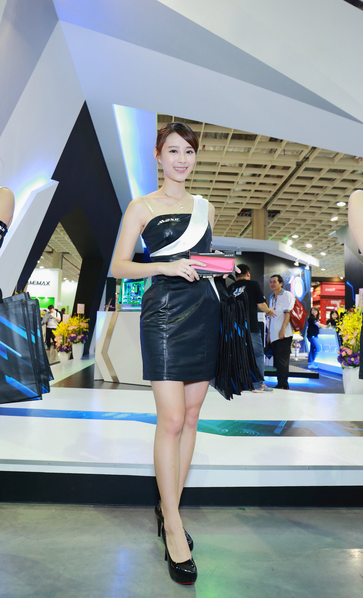 双胞胎美女图片
