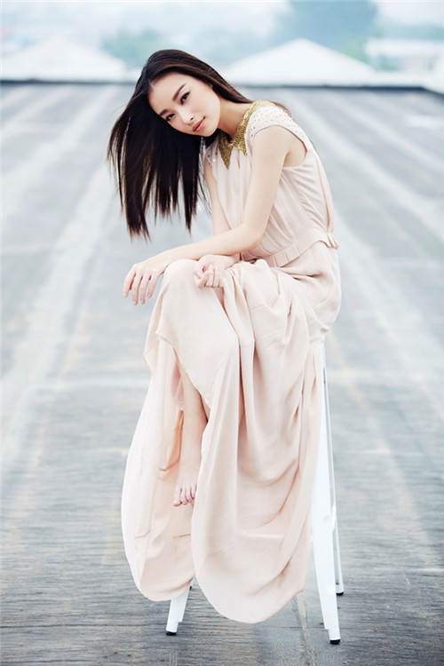 倪妮纯真可爱迷人写真图片