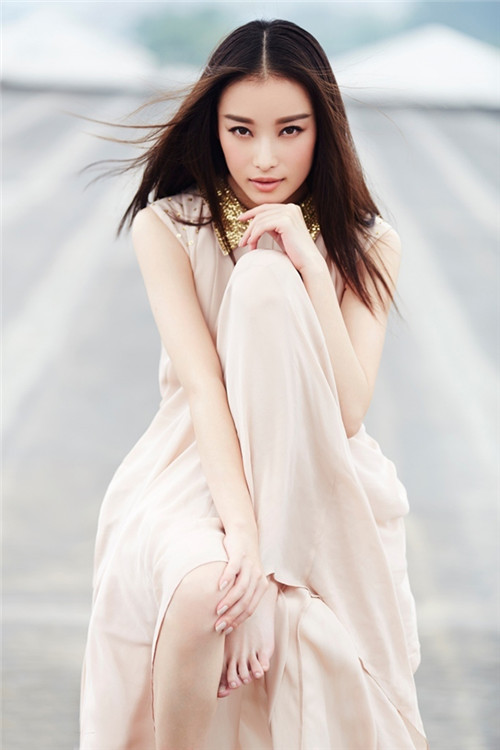 倪妮纯真可爱迷人写真图片