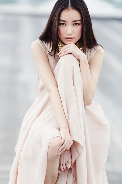 倪妮纯真可爱迷人写真图片