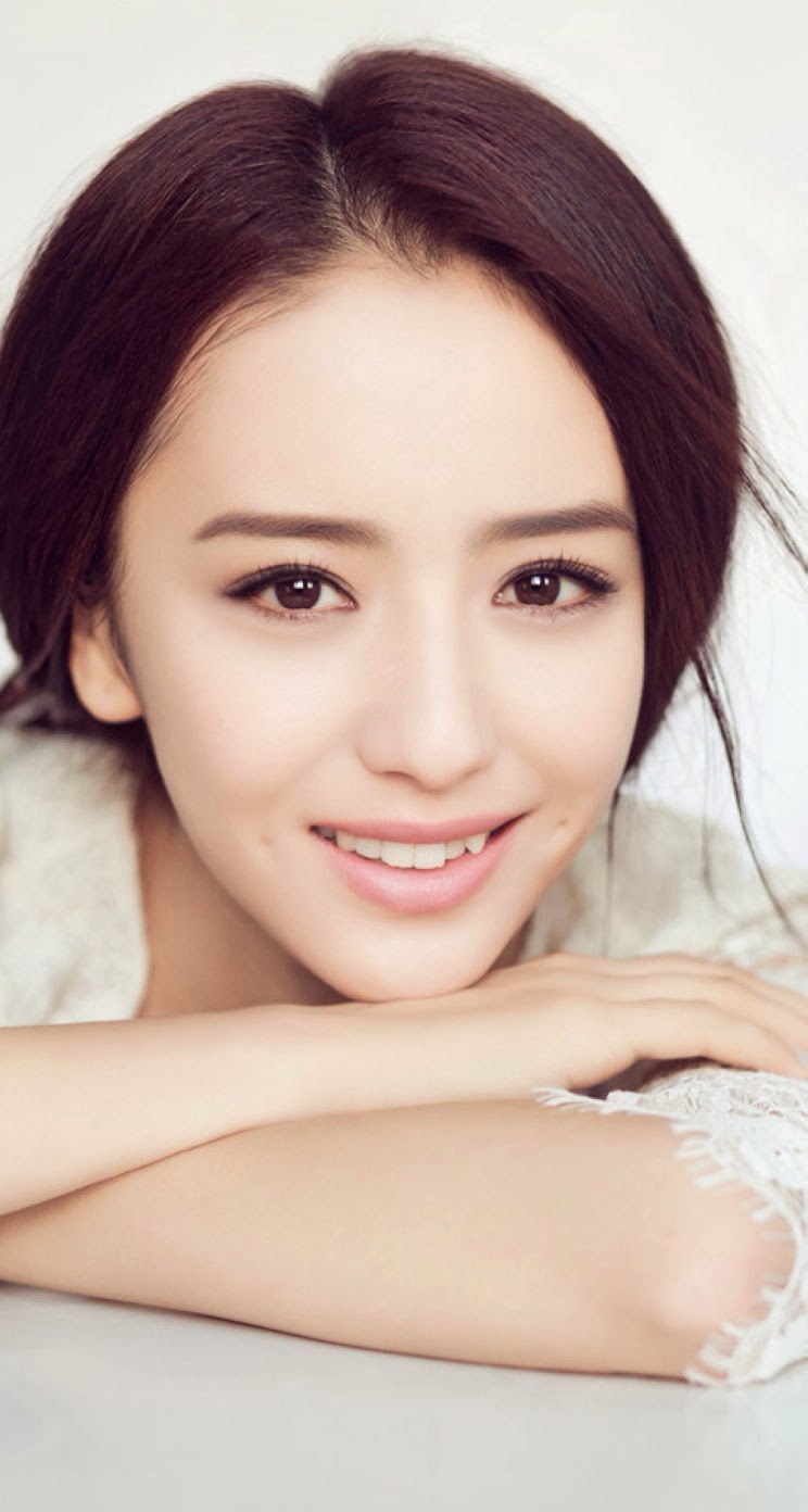 高清中国内地新疆伊犁影视女演员佟丽娅性感妩媚写真图片图片