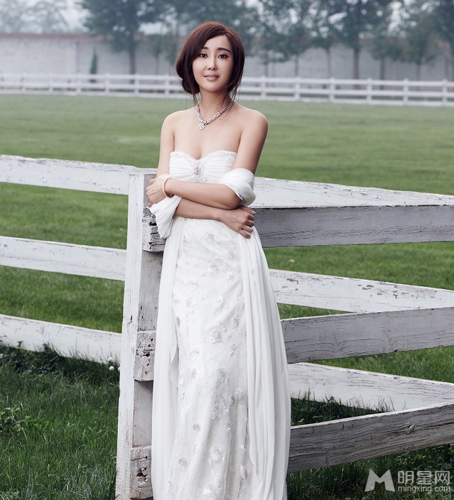 杜若溪冰雪女神完美婚纱女神露性感写真图片