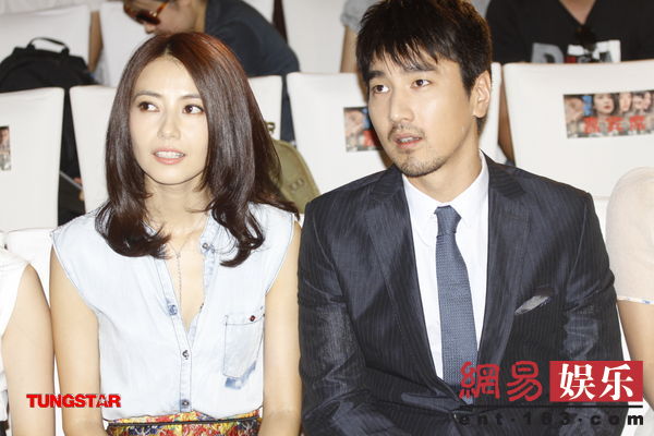 赵又廷带女友高圆圆开房 小腹平坦无孕味图片