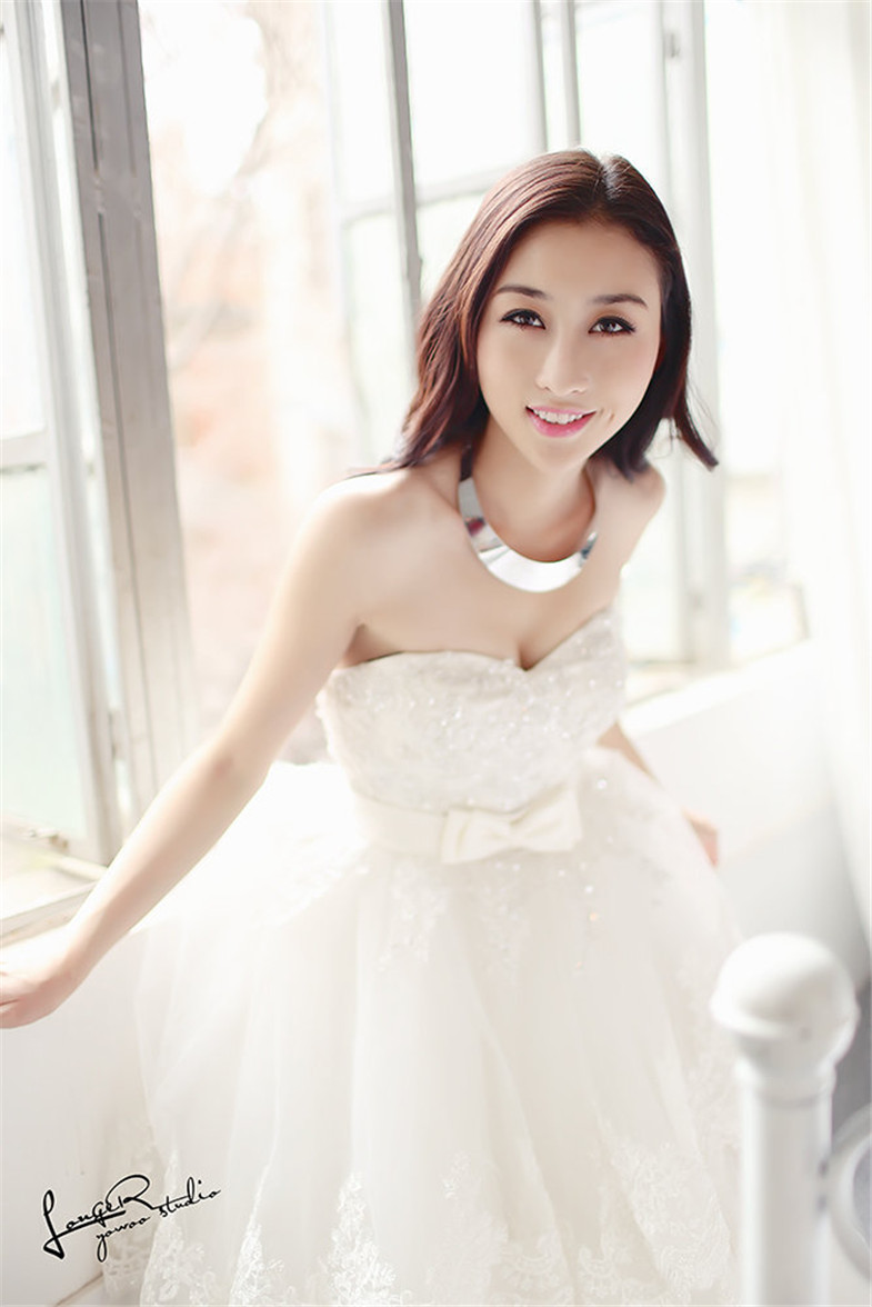 俞灏明石小群唯美婚纱照 姐弟恋浪漫来袭图片