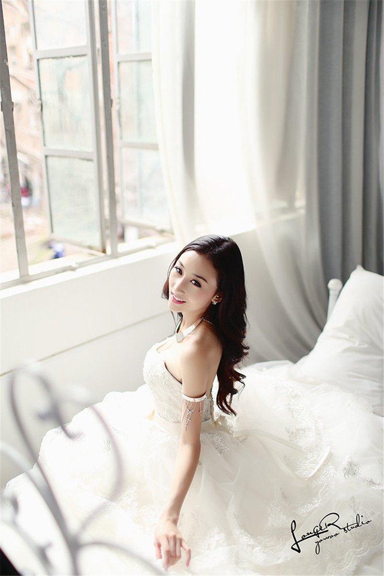 俞灏明石小群唯美婚纱照 姐弟恋浪漫来袭图片