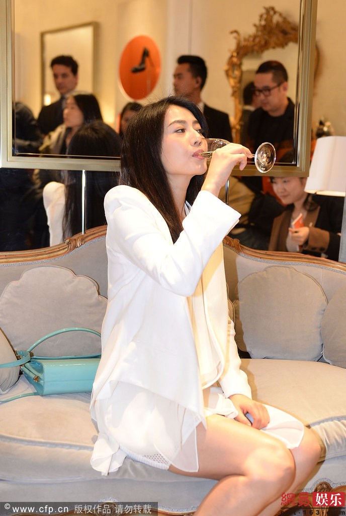 高清中国内地影视北京女演员高圆圆时尚芭莎漂亮迷人写真图片图片