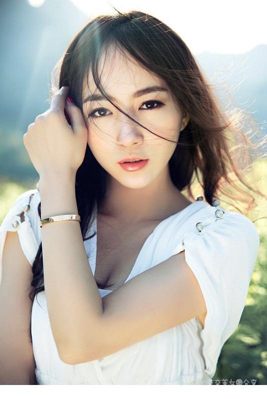 妖媚的少妇 红色性感妖媚私房魅惑写真图片