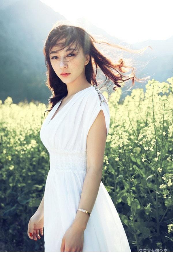 妖媚的少妇 红色性感妖媚私房魅惑写真图片