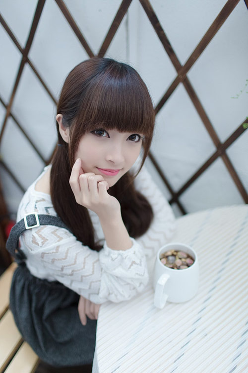 妖媚的少妇 红色性感妖媚私房魅惑写真图片