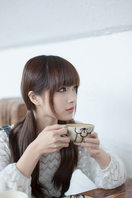 妖媚的少妇 红色性感妖媚私房魅惑写真图片
