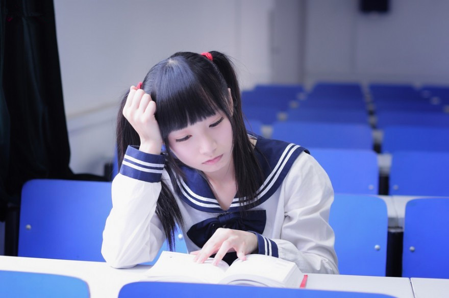 校园清纯小MM 可爱校服短萌妹子校园写真图片