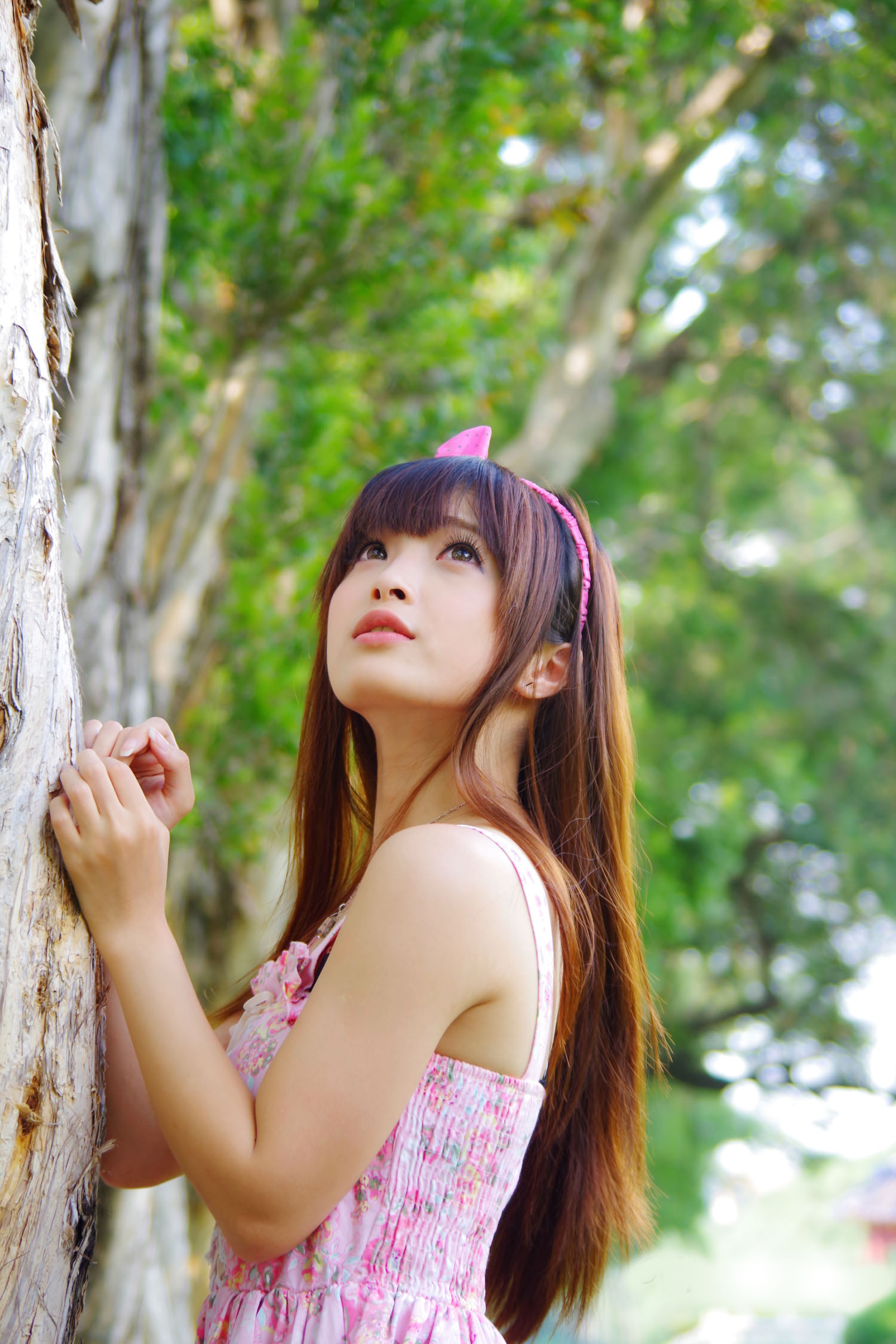 高清林允蝴蝶结甜笑靓丽写真图片