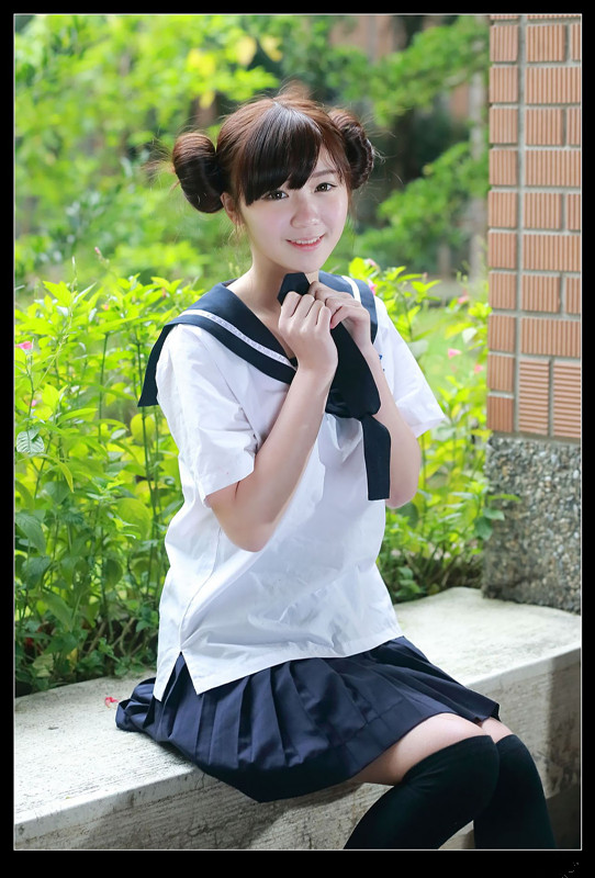 清纯学生妹张嘉怡  穿着校服自拍图片