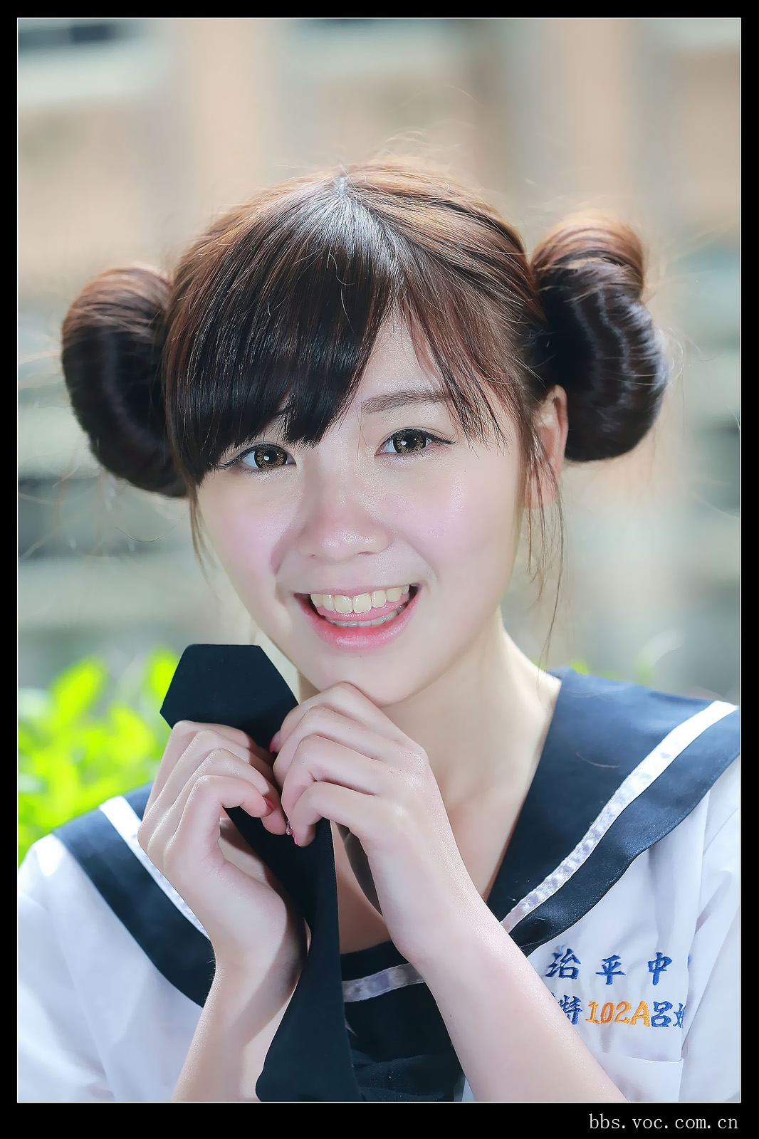 超像林志玲的美丽校花 甜美校服装写真图片